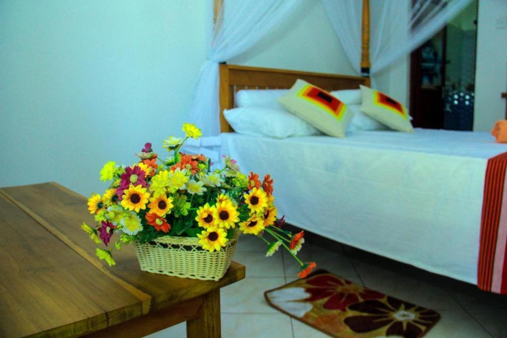 Thusitha S Nest Hotel Dikwella Bagian luar foto